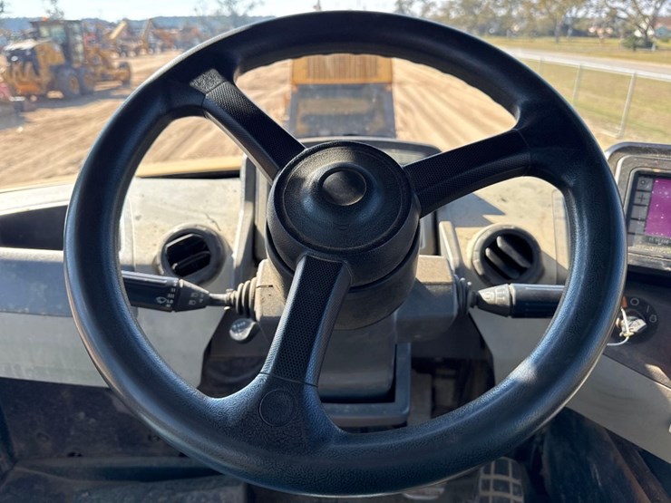 2020-caterpillar-745-image-27