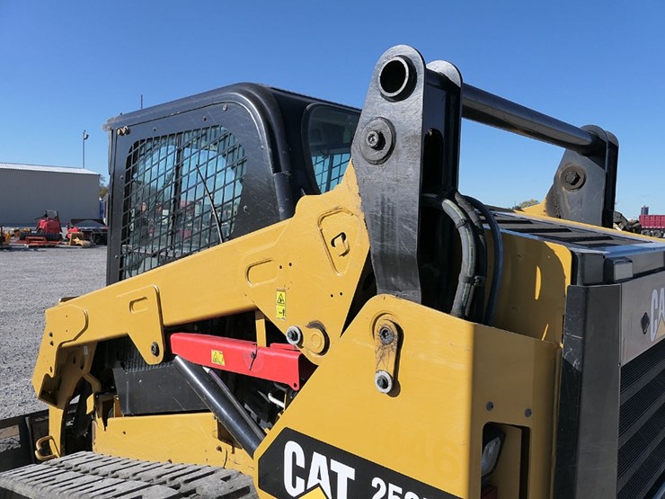 2016-caterpillar-259d-image-12