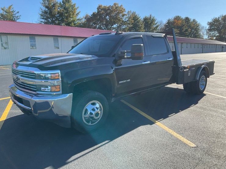 2017-chevrolet-silverado-image-1