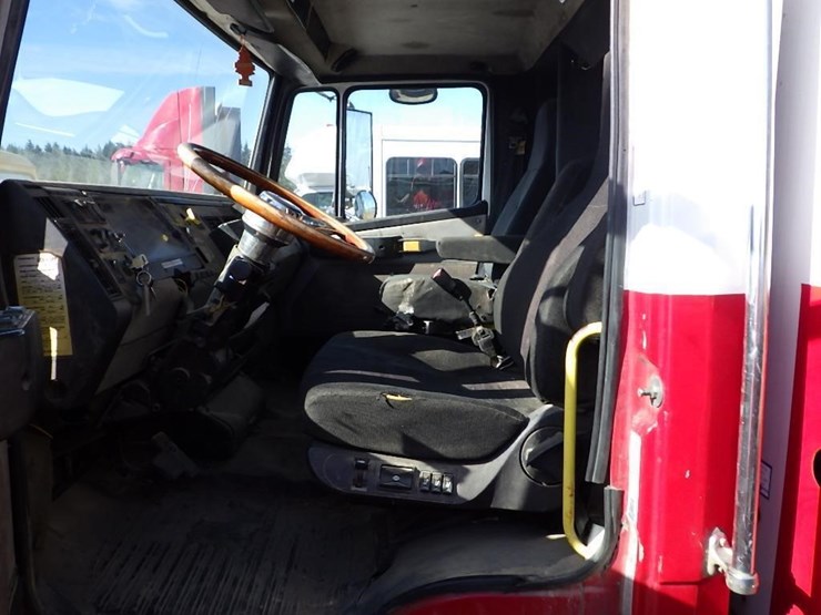 2002-freightliner-fl50-image-17