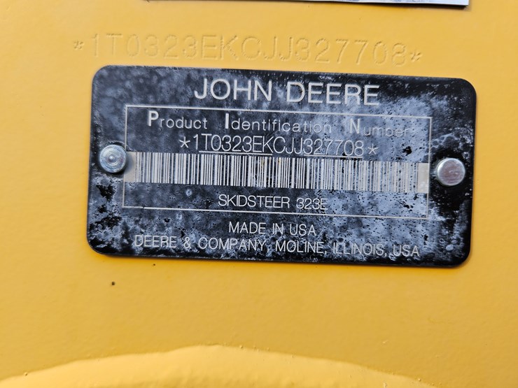 deere-323e-image-16