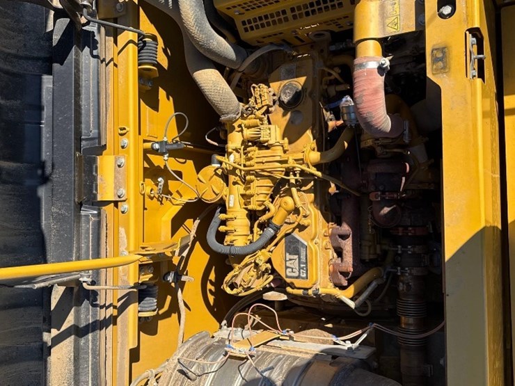2019-caterpillar-330-image-24