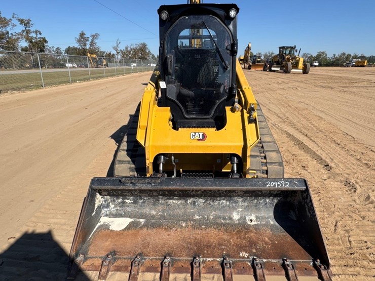 2023-caterpillar-299d3-image-7