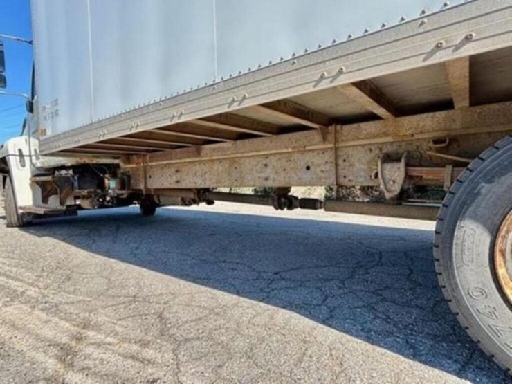 2010-hino-258-image-14