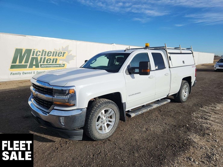 2017-chevrolet-silverado-1500-image-1