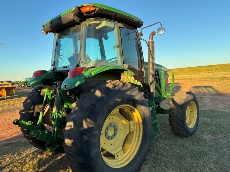 2017-john-deere-6115d-image-4