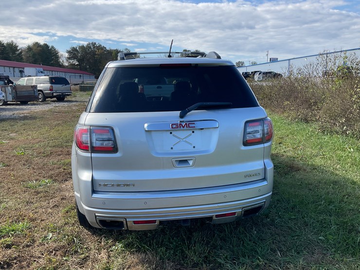 2015-gmc-acadia-image-3