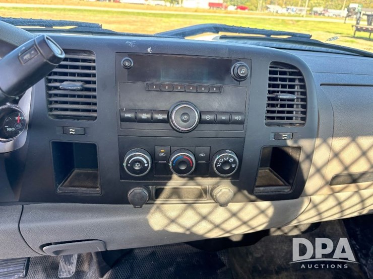 2013-chevrolet-3500hd-image-68