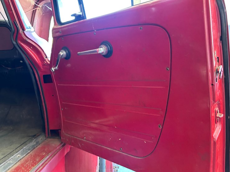 #22556-•-howe-load-star-1800-s/a-daycab-fire-truck-d0532ghb25589-image-50