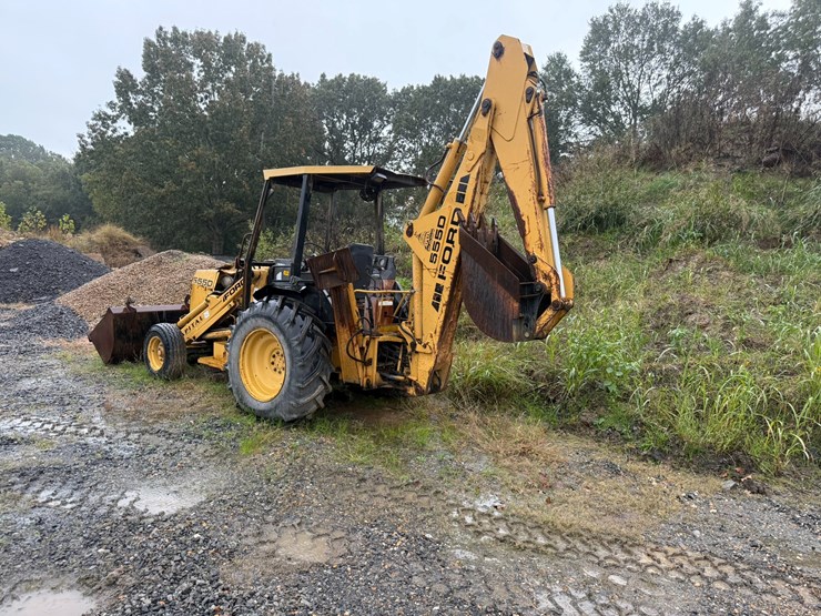 #22581-•-inop-ford-550d-backhoe-loader-image-3