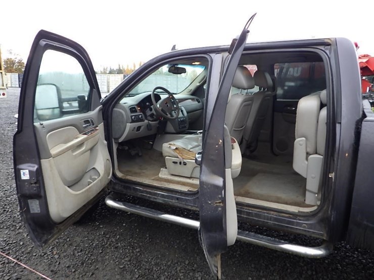 2011-gmc-2500hd-image-16