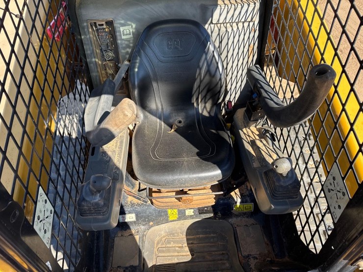 2021-caterpillar-289d3-image-23