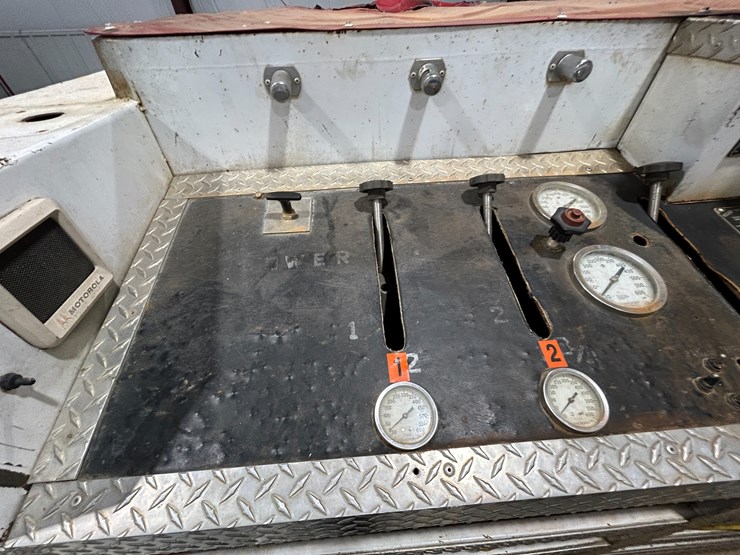 1993-freightliner-fl80-image-37