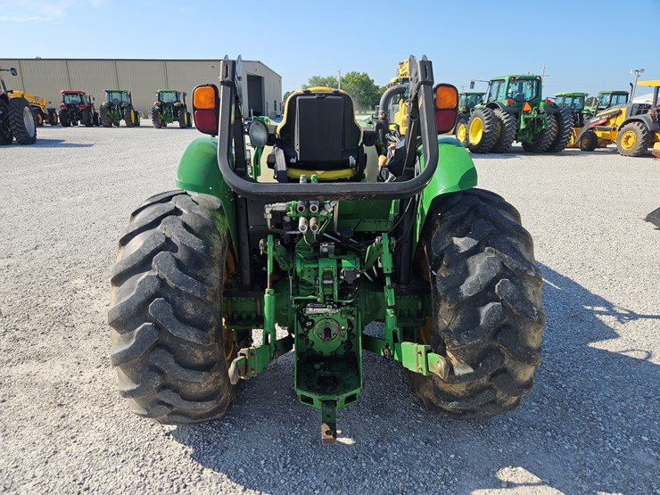 2016-john-deere-5085e-image-14