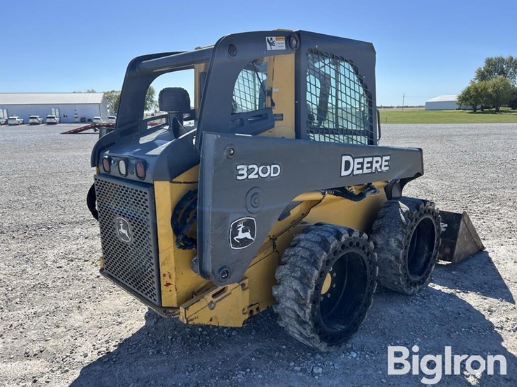 2010-deere-320d-image-6