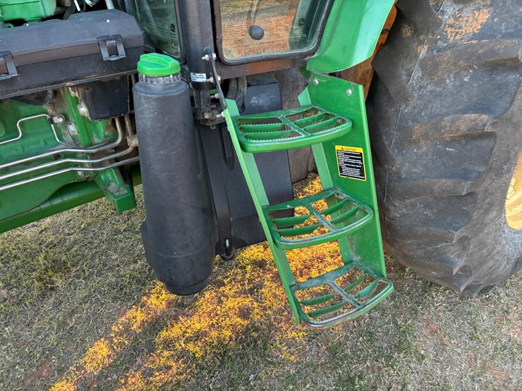 2017-john-deere-6115d-image-11