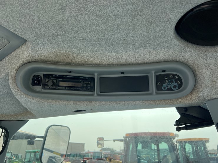 2010-new-holland-t7060-image-18