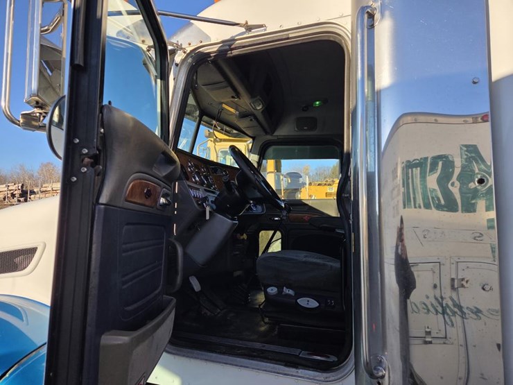 2007-peterbilt-386-image-60