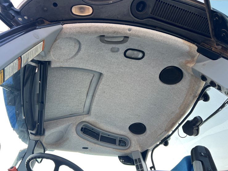 2010-new-holland-t7060-image-10