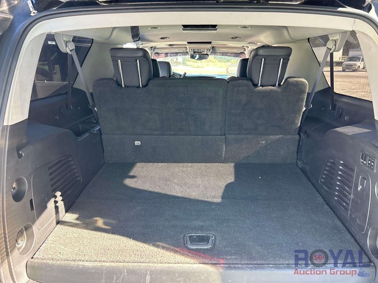 2015-cadillac-escalade-esv-image-28