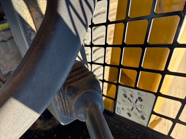 2021-caterpillar-289d3-image-25