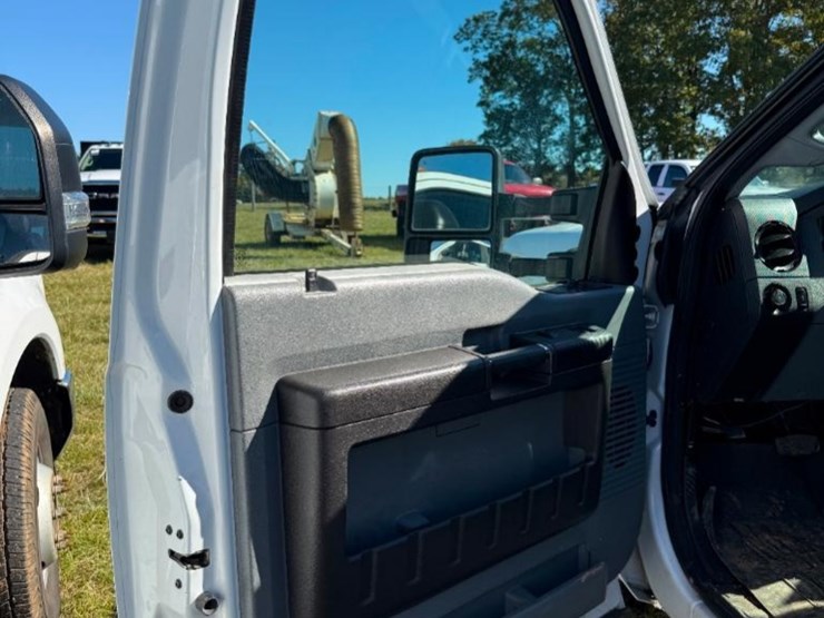 2015-ford-f350-xl-image-21