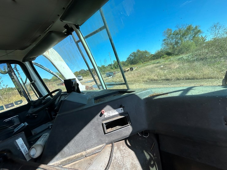 #22560-•-inop-2004-auto-car-t/a-daycab-garbage-truck-5vcdc6ce54h200305-image-41