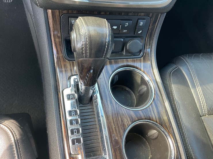 2015-gmc-acadia-image-17