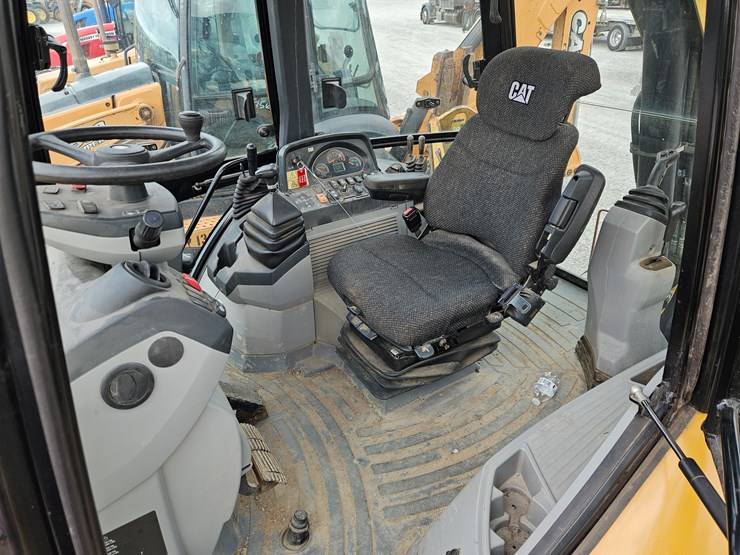 caterpillar-420f-image-10