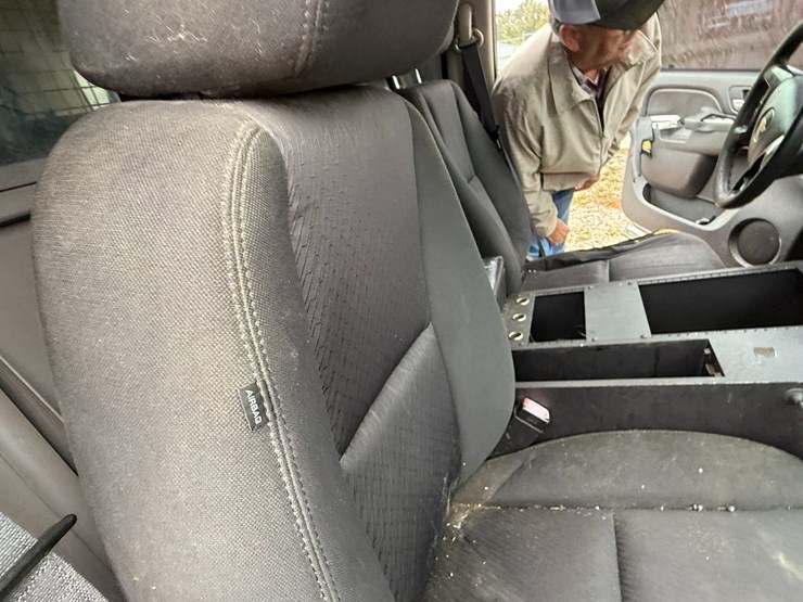 2014-chevrolet-tahoe-image-38