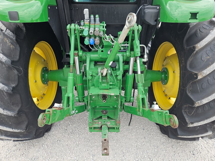 2017-john-deere-6105e-image-17