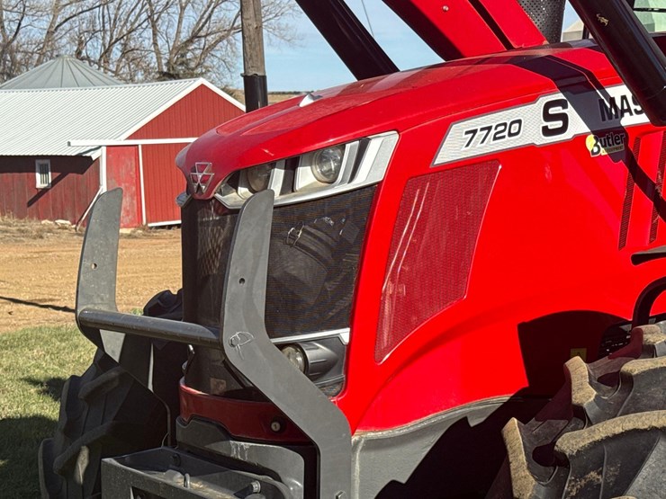 2021-massey-ferguson-7720s-dyna-6-tractor-image-41