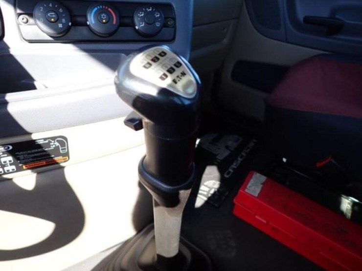 2016-freightliner-cascadia-t/a-hiway-tractor---day-image-19