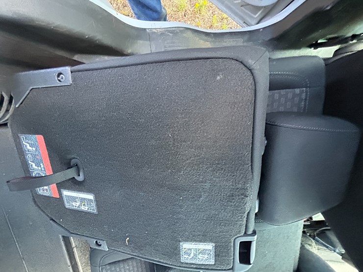 2013-ford-explorer-image-24