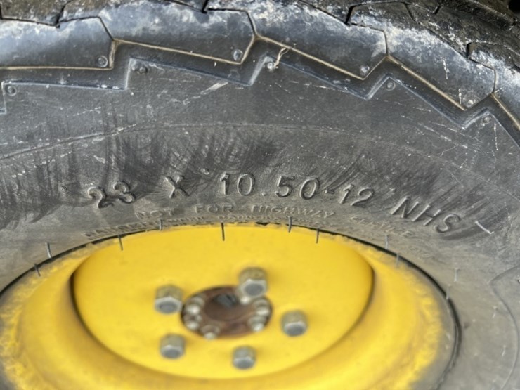 2019-john-deere-gator-image-17