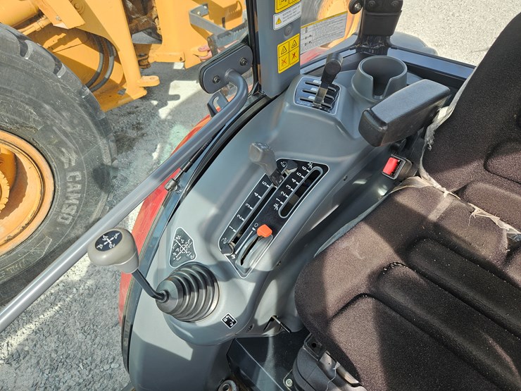 2021-massey-ferguson-1835m-image-12