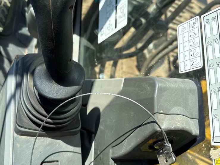 2019-caterpillar-330-image-28