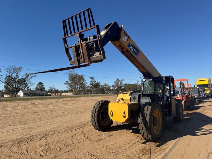 2015-caterpillar-tl943c-image-8