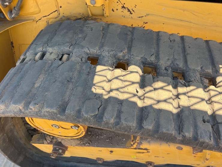 2020-caterpillar-239d3-image-21