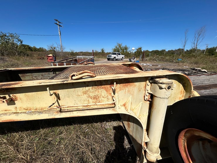 #22567-•-cw-4373-44'-t/a-fixed-neck-lowboy-trailer-cw-94-image-15