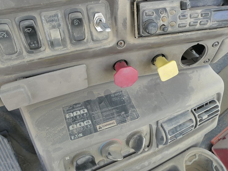 2004-mack-ch613-image-30