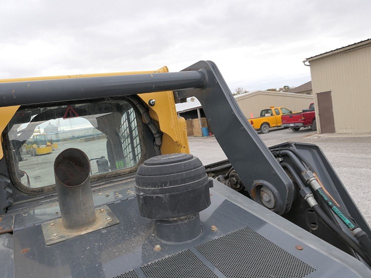 2018-deere-331g-image-14