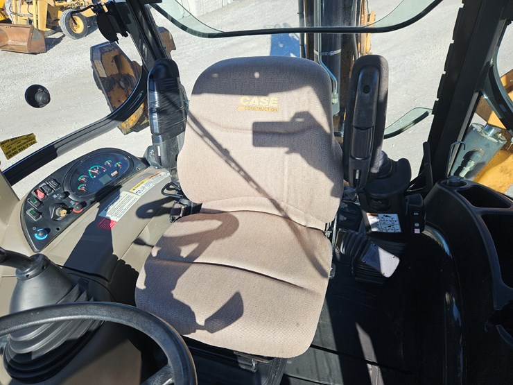 2016-case-590sn-image-12