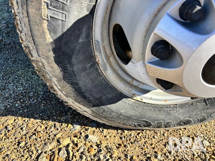 2013-chevrolet-3500hd-image-21