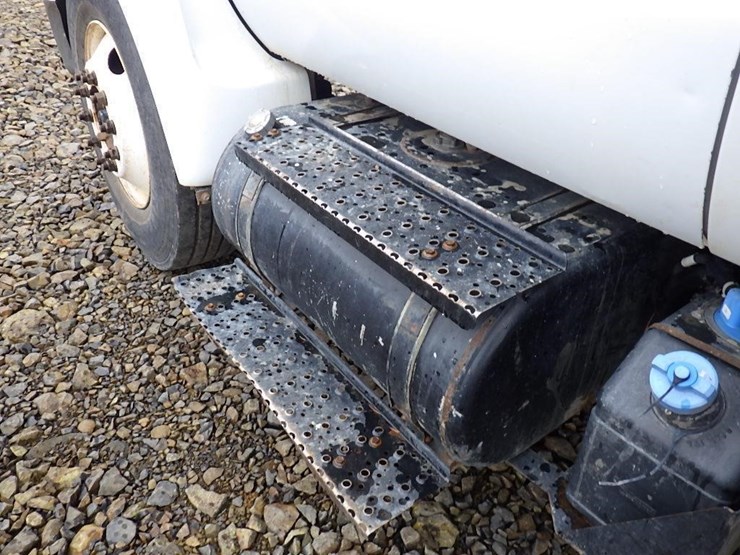 2011-ford-f650-image-27