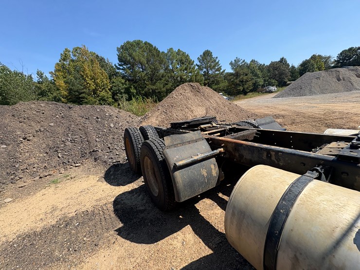 #22534-•-2014-freightliner-prostar-lf-687-t/a-daycab-truck-tractor-vin:-1hsdjsnr4eh099715-image-13