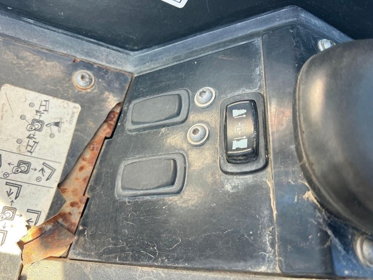 2017-genie-gth844-image-27