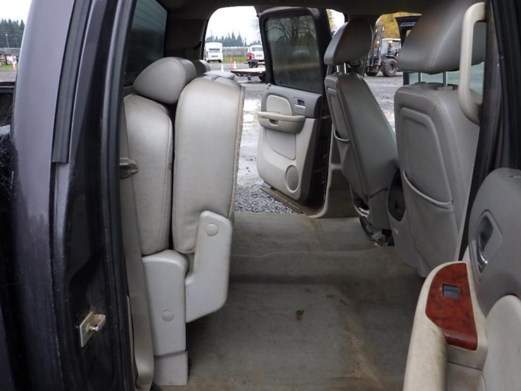 2011-gmc-2500hd-image-15