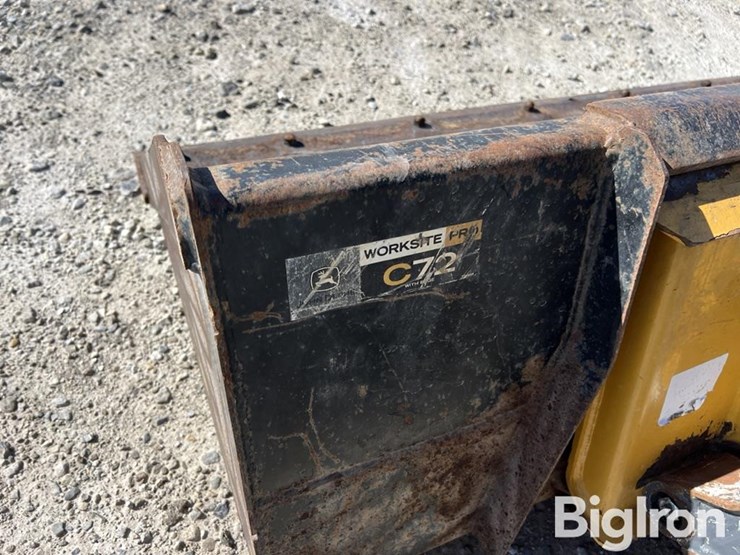 2010-deere-320d-image-16