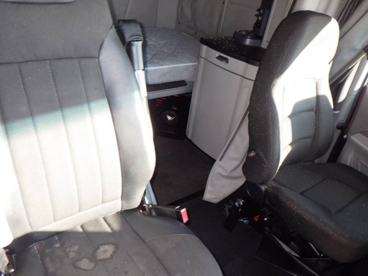 2022-peterbilt-579-image-5